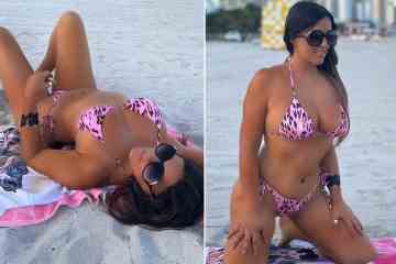 Der sexyste Schiedsrichter der Welt zieht sich für ein Fotoshooting am Strand bis auf den winzigen Bikini aus