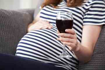 Ein Viertel der jungen Erwachsenen weiß nicht, dass Frauen während der Schwangerschaft nicht trinken sollten
