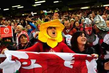 Fans toben, als die Rugby-Hymne und Tom Jones Delilah BANNED im Six-Nations-Stadion treffen