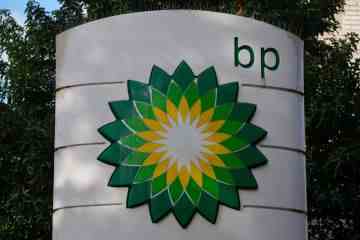 Der Energieriese BP steht wegen Rekordgewinnen von 23 Mrd. £ unter Beschuss, da er grüne Ziele kürzt