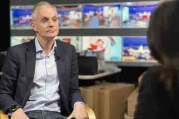 Der BBC-Chef weigert sich, wegen der Lineker-Reihe zurückzutreten, als die Moderatoren aus Protest hinausgehen