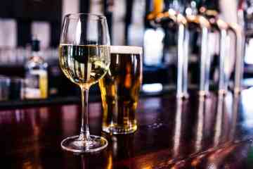 Trinker müssen ab August mehr für Schnaps bezahlen – aber Bier in Kneipen SPEICHERT vor Wanderung