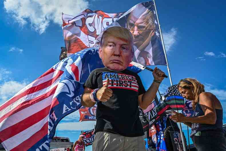 Trump-Anhänger versammeln sich in Mar-a-Lago