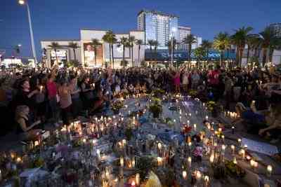 Trauernde nach der Schießerei in Las Vegas 