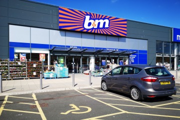 Käufer eilen zu B&M, um Küchenhelfer zu kaufen, die für 50 £ weniger scannen