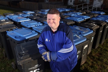 Ich habe in den letzten 10 Jahren die Mülleimer für 40 Nachbarn aufgestellt
