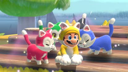 Beste Mario-Spiele - Screenshot von Super Mario 3D World, der Mario in einem gelben Katzenanzug zeigt, der von anderen Katzen beschnüffelt wird
