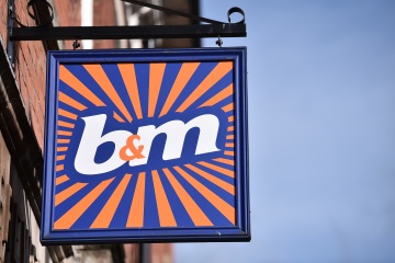 B&M-Käufer beeilen sich, an den Kassen für 10 Pence Reinigungs-Must-Have-Scanner zu kaufen