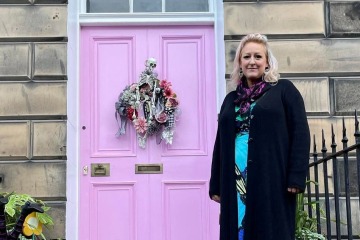 Ich bin wütend, nachdem der Rat mich dazu gebracht hat, meine rosa Tür zu streichen … mein Zuhause ist ruiniert