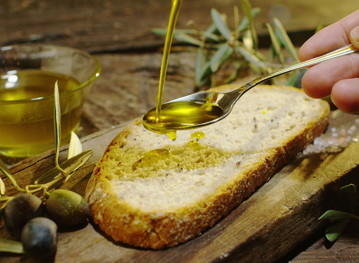 Olivenöl auf Brot