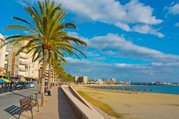 Britische Feiertagswarnung als Touristen-Hotspot in Spanien Tage von größeren Razzien entfernt