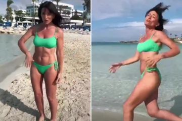 Davina McCall, 55, sieht im Strandurlaub im grünen Bikini unglaublich aus