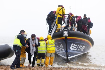 Wut darüber, dass letztes Jahr nur 215 von 45.000 Channel-Migranten aus Großbritannien abgeschoben wurden