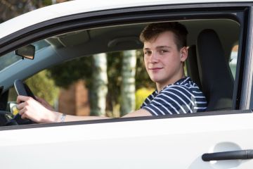 Jungen Fahrern wird es verboten, ihre Freunde mitzunehmen