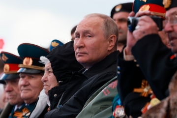Russlands jährliche Siegesparaden ABGESAGT, da „Putin die Panzer ausgehen“
