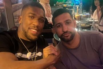 AJ tut sich mit Khan in Dubai zusammen, nachdem Bolton Ass vom Boxen ausgeschlossen wurde