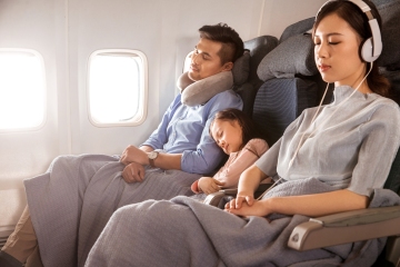 Der bahnbrechende Reiseartikel, mit dem Sie auf Flügen „wie ein Baby schlafen“ können