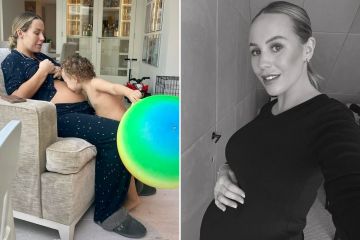 Kate Ferdinand zeigt ihren wachsenden Babybauch, während ihr Sohn ihn küsst