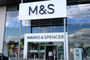 Marks and Spencer Monday Bank Holiday 2023 Öffnungszeiten