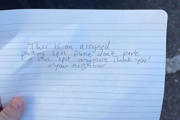 Ich bin wütend, nachdem ein Nachbar eine Notiz an meinem Auto hinterlassen hat, in der er mich auffordert, meine eigene Wohnung zu verlassen