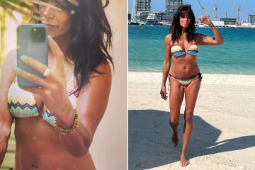 Jenny Powell sieht mit 54 unglaublich aus, als sie ihren Waschbrettbauch im Bikini zur Schau stellt