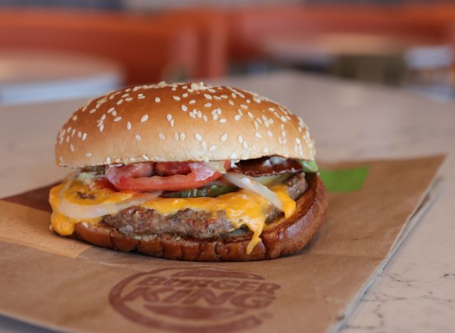 Burger-King-Cheeseburger