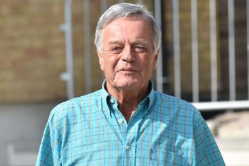 Tony Blackburn enthüllt ein Gesundheitsupdate, da der Star von I'm A Celeb die Radio 2-Show verpasst