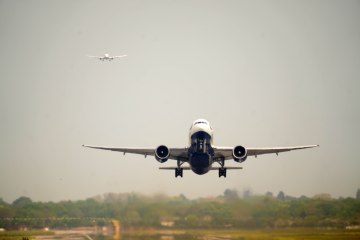„Drohnensichtungen“ in Gatwick lösten Chaos aus, als Landebahnen geschlossen und Flugzeuge umgeleitet wurden