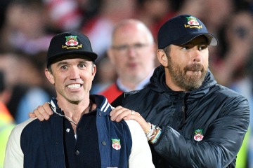 Reynolds und McElhenney „jetten nach Großbritannien, um Wrexhams Rivalen im Wembley-Stadion zu unterstützen“