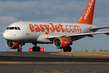 Auf dem EasyJet-Flug von Großbritannien nach Teneriffa kommt es zu einer „Massenschlägerei“, als die Polizei rief