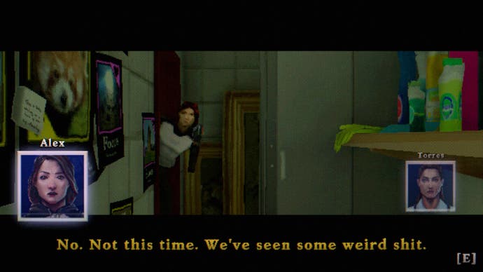 Der Rezensions-Screenshot von Tartarus Key, der eine Zwischensequenz zwischen Alex und ihrem Freund Torres zeigt, in der Alex müde in einen Vorratsschrank späht