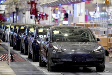 Tesla musste 1,1 MILLIONEN Elektroautos wegen Bremsdefekts zurückrufen