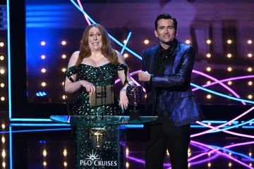 Alle Gewinner des BAFTA TV Award werden bekannt gegeben, während die Fans Catherine Tate und Lenny Rush begrüßen