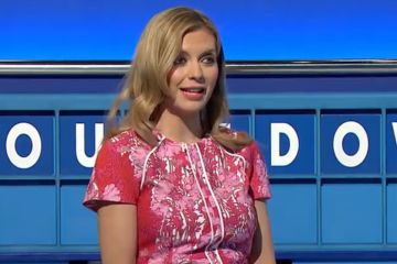 Rachel Riley von Countdown glänzt in einem roten Minikleid mit Blumenmuster in der Show von Channel 4 