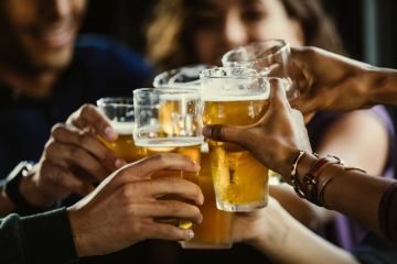 Wie Ihre Trinkgewohnheiten Sie dem Risiko für mehr als 60 Krankheiten aussetzen könnten 