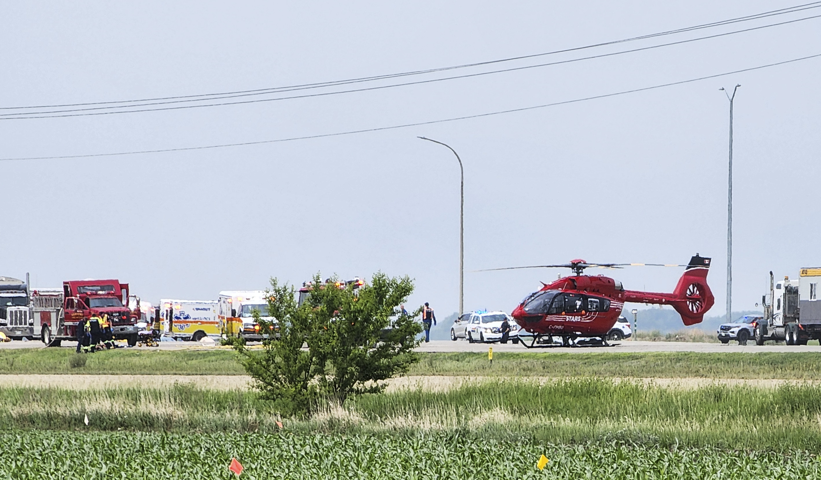 Rettungskräfte und ein medizinischer Hubschrauber eilten zum tragischen Ort