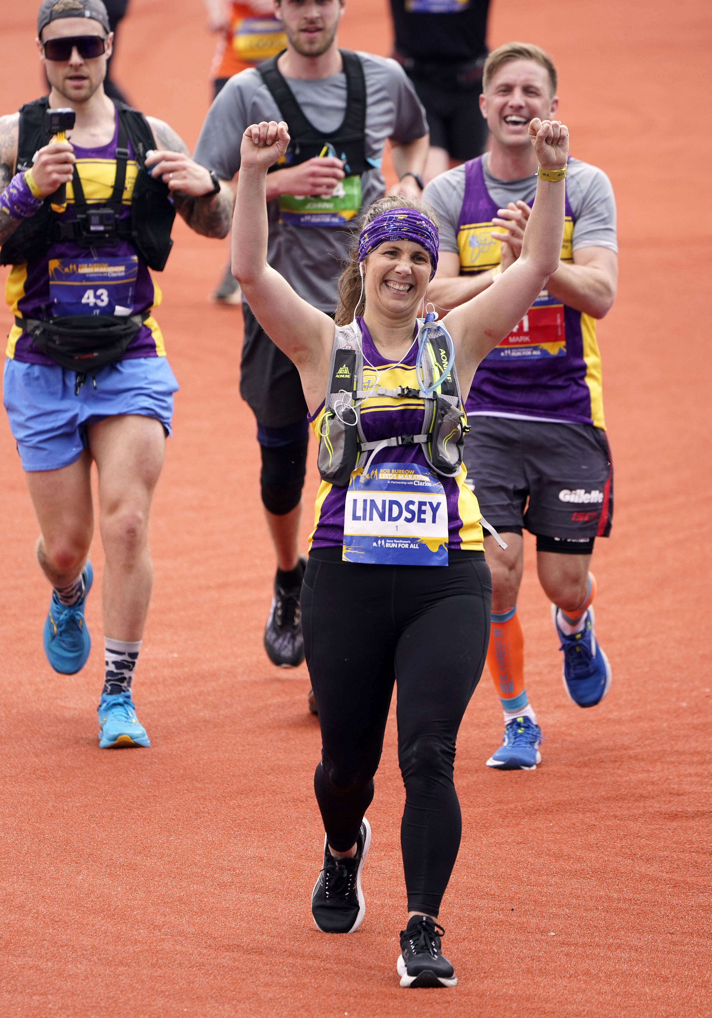 Lindsey nahm am Marathon teil, um Geld für den Bau eines spezialisierten MND-Pflegezentrums in Leeds zu sammeln
