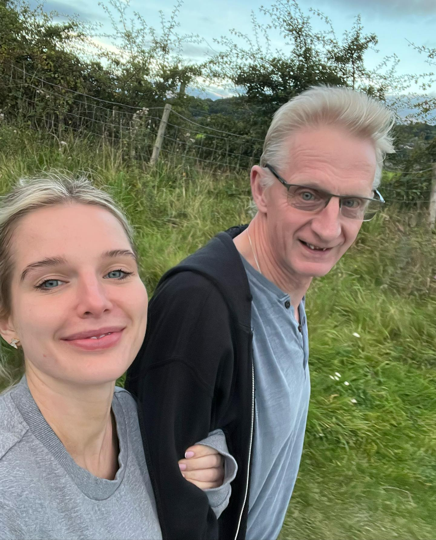 Helen hat auch ein Selfie mit ihrem Vater geteilt