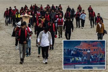 Fast 800 Migranten überquerten am Wochenende bei heißem Wetter den Ärmelkanal nach Großbritannien