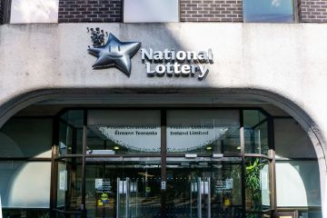 Lottospieler werden aufgefordert, ihre Spielscheine zu überprüfen, nachdem ein Gewinn von 10.000 £ pro Monat nicht beansprucht wurde