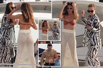 Michelle Keegan zeigt ihren Hintern im Bikini, während sie auf einer Yacht feiert 