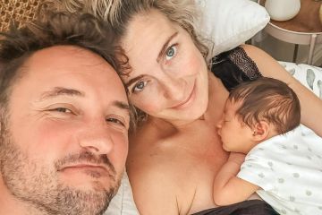 James Bye, Star von Martin Fowler von EastEnders, begrüßt das vierte Baby, während seine Frau ein Kind zur Welt bringt