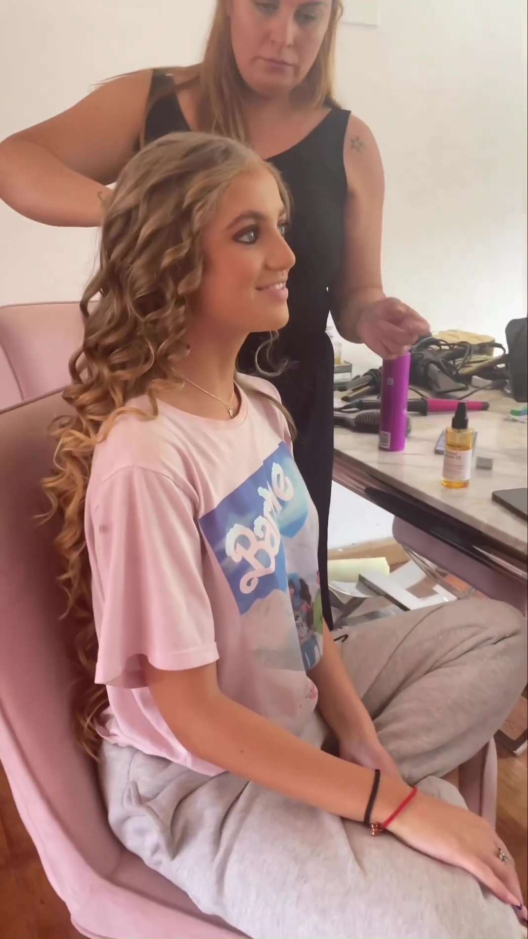 Prinzessin ließ sich für ihren Abschlussball die Haare professionell frisieren