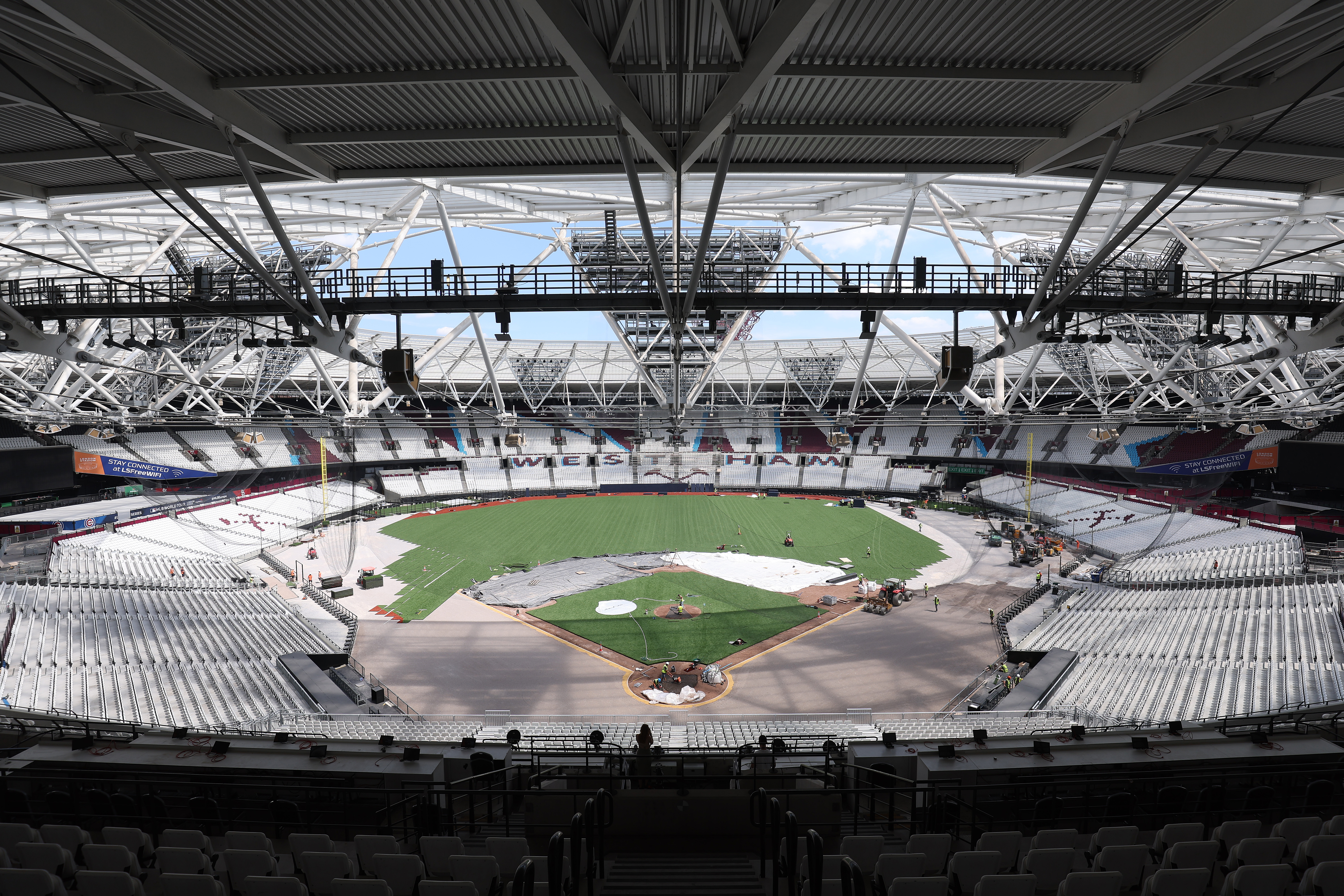 Das Londoner Stadion von West Ham hat sich zu diesem Anlass in ein Baseballstadion verwandelt