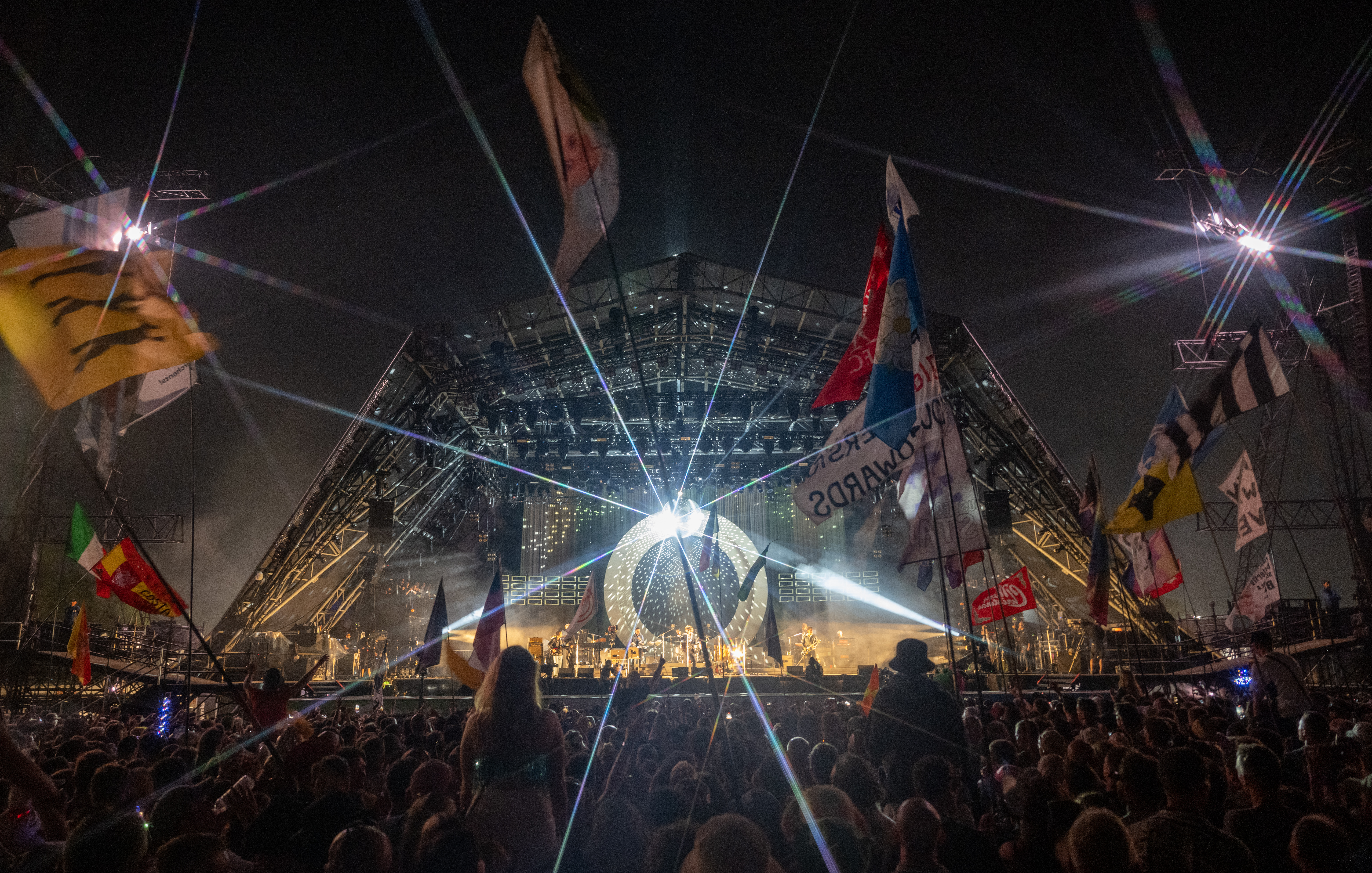 Eltons Headliner-Slot Pyramid Stage bereitet sich darauf vor, der größte des Festivals zu werden