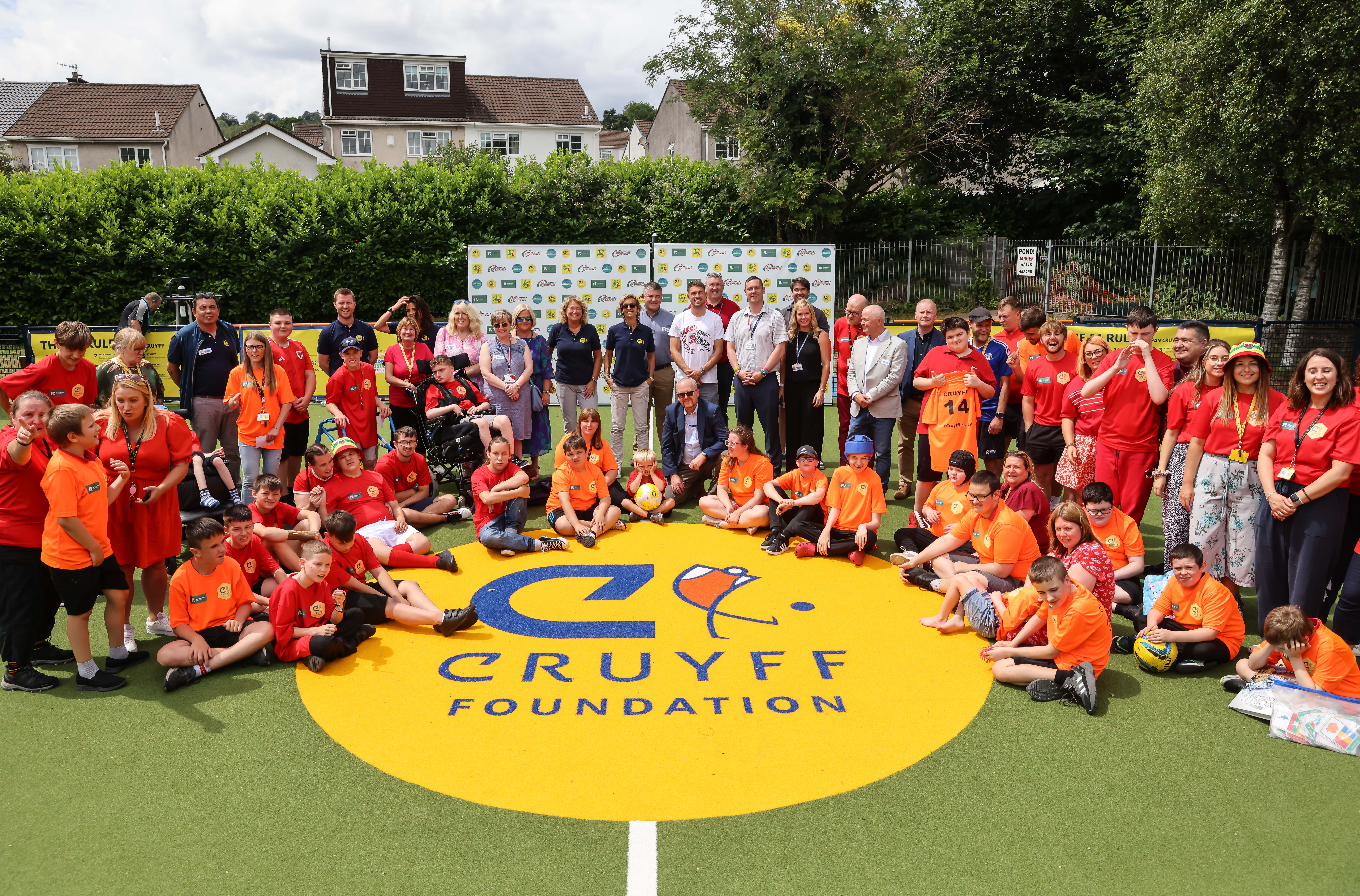 Ramseys Stiftung war in einer gemeinsamen Initiative mit der Johan-Cruyff-Stiftung maßgeblich an der Errichtung des neuen Multisportplatzes in der Nähe seiner Heimatstadt Caerphilly beteiligt.