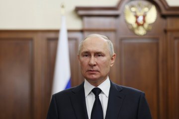 Putin sagt, die Wagner-Gruppe werde „vor Gericht gestellt“ und kritisiert „Meuterei“.