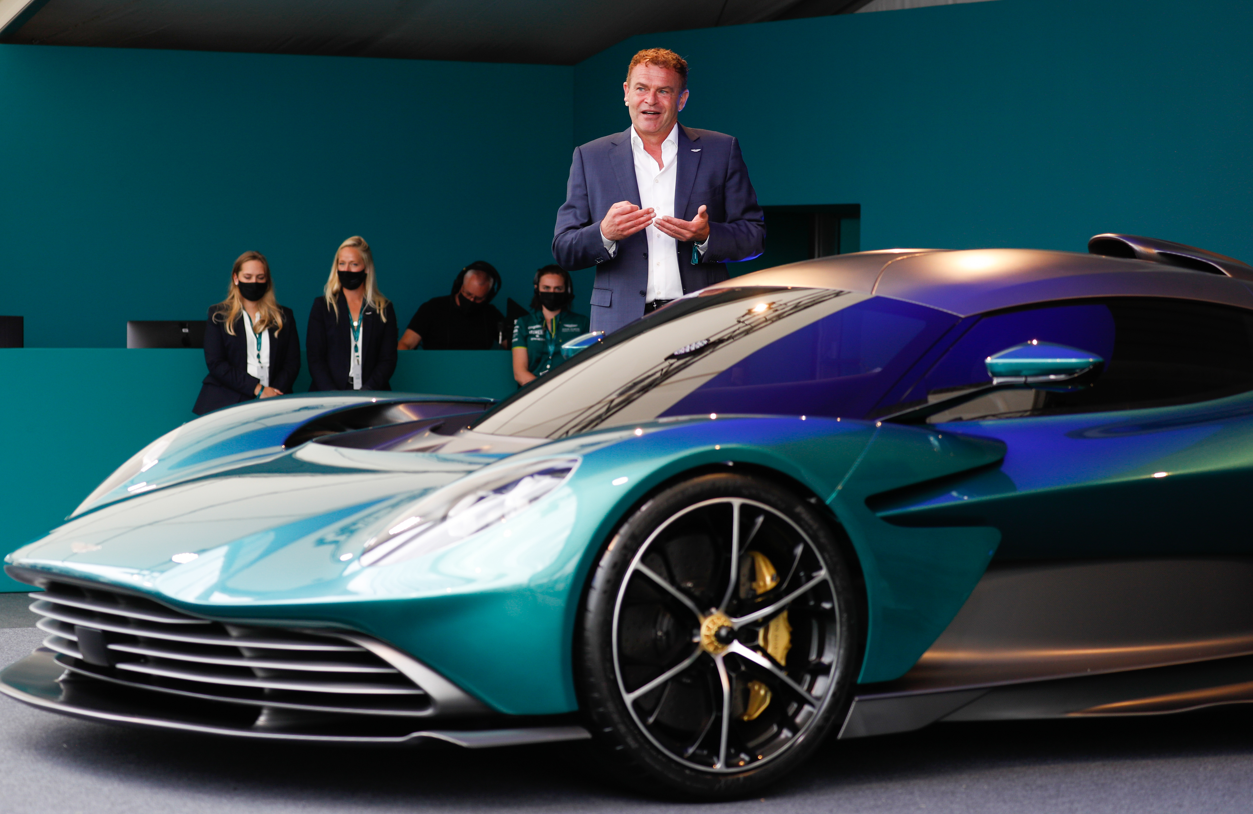 Die Aktien von Aston Martin Lagonda stiegen um 11 Prozent, nachdem bekannt wurde, dass das Unternehmen einen Vertrag unterzeichnet hatte, der es der Produktion seines ersten Elektrofahrzeugs näher bringt