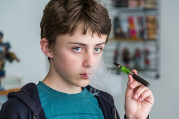 Eindringliche Warnung, da sich die Zahl der Kinder, die wegen E-Zigaretten im Krankenhaus liegen, fast vervierfacht