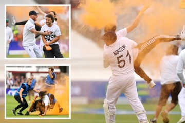 Englands Jonny Bairstow trägt Eco-Yob vom Spielfeld, als Idioten den Ashes-Test stören